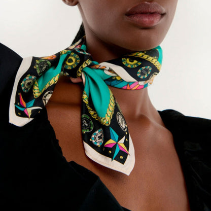 foulard vegas noir porté mini wild by hipanema